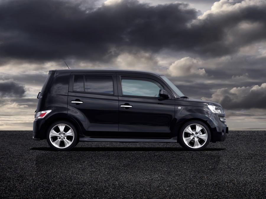  Daihatsu Materia Black Edition 2009 года  (фото 9 из 16)